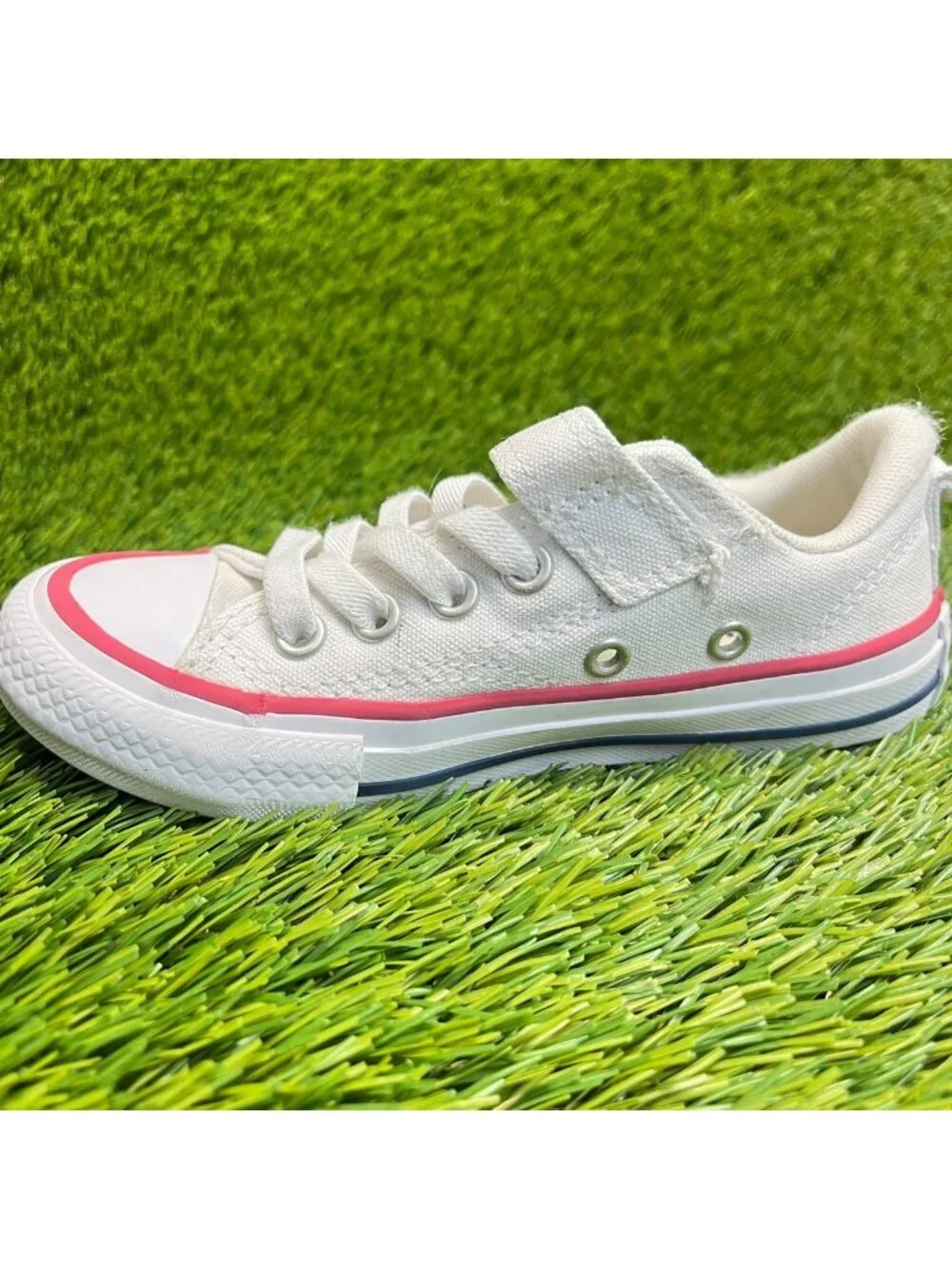 Converse Chuck Taylor All Star Boys Size 11C White Red Athletic Shoes Sneakers